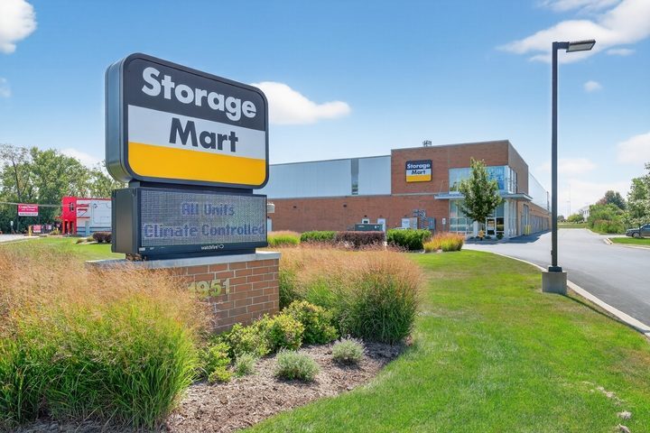 StorageMart self storage facility on W Lake St in Addison, IL