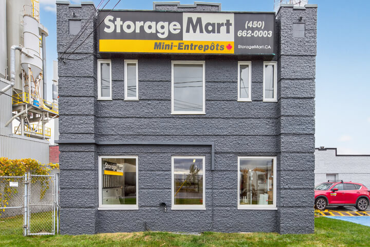 Outside view of StorageMart in Chomedey, Laval
