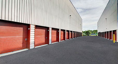 StorageMart on Boul Sir-Wilfrid-Laurier in St Hubert Drive-Up Units