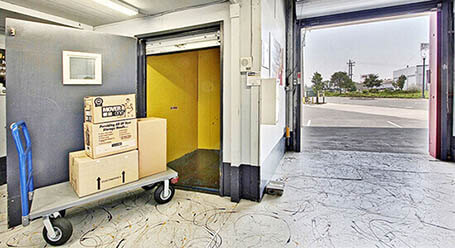 StorageMart on Mandela Parkway in Oakland Covered Loading Bay