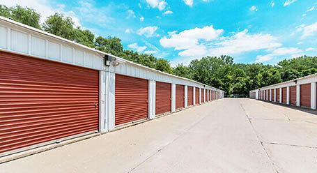 StorageMart on NW 94th St in Clive Drive-Up Units