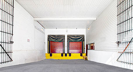 StorageMart on Rue du Shannon in Montreal Downtown Loading Bay