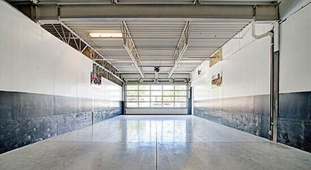 StorageMart on Rue Pascal-Gagnon in Montreal Nord Loading Bay