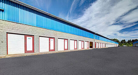 StorageMart on Rue Pascal-Gagnon in St-Leonard Drive-Up Unis