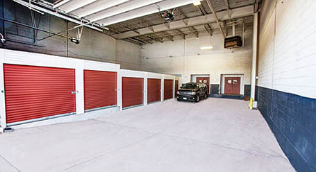 StorageMart on Shermer Road in Northbrook Drive-in Loading Bay