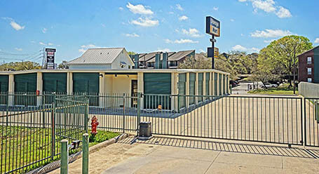 StorageMart on Thousand Oaks Drive in San-Antonio Gated Access